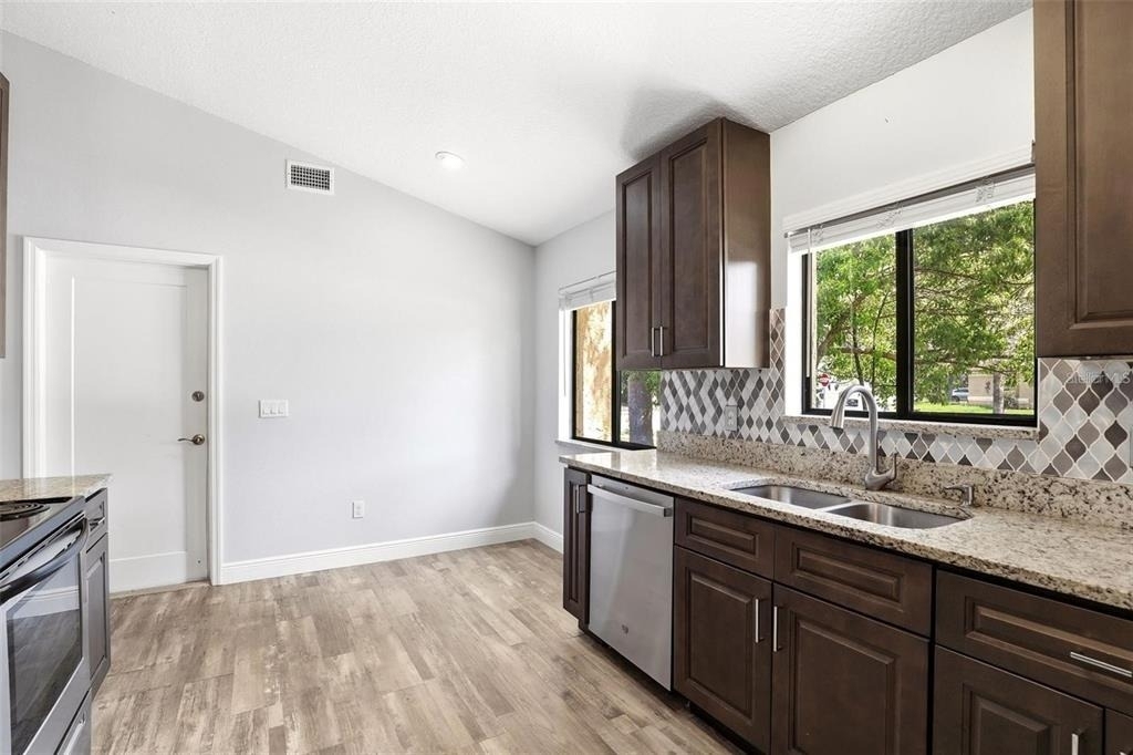 444 Morning Glory Drive - Photo 11