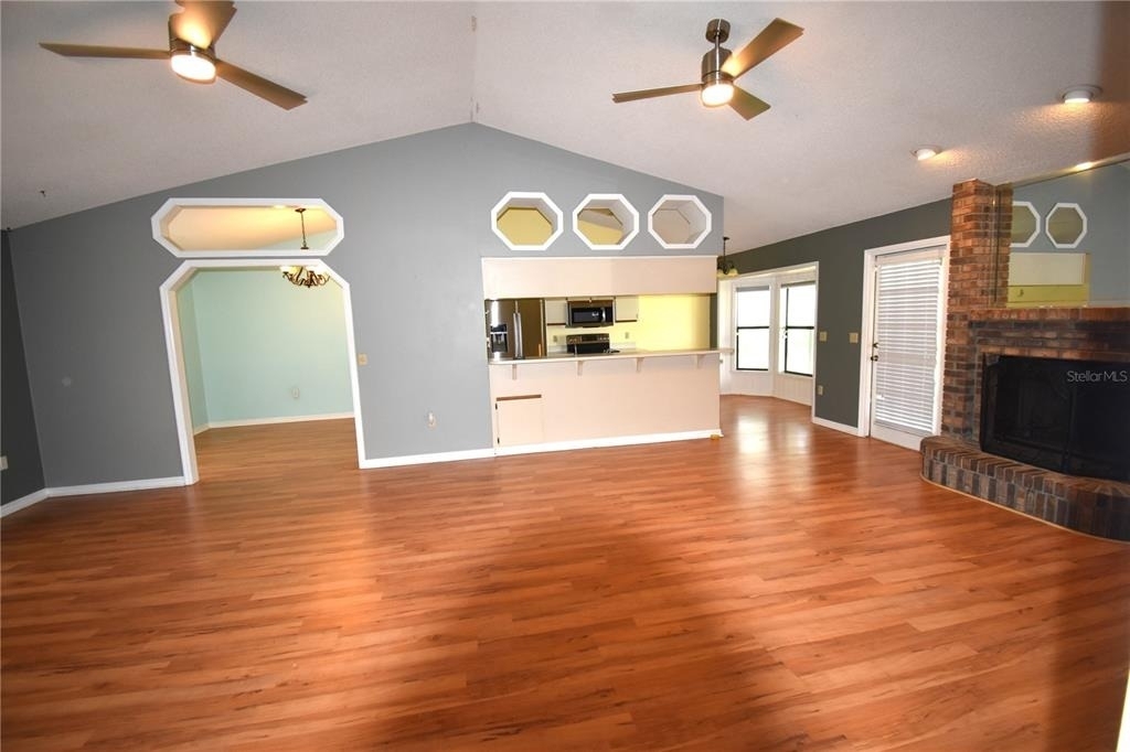 9109 Queen Elizabeth Court - Photo 6