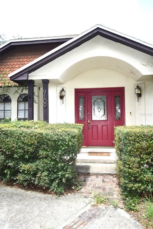 9109 Queen Elizabeth Court - Photo 1
