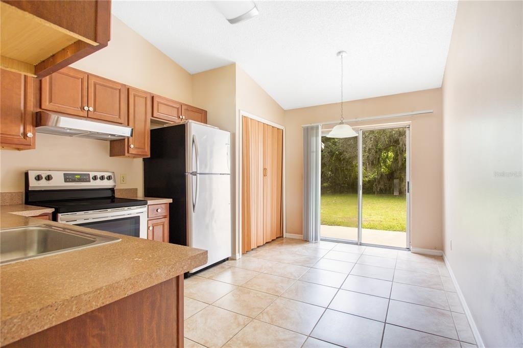 2610 Adela Avenue - Photo 5