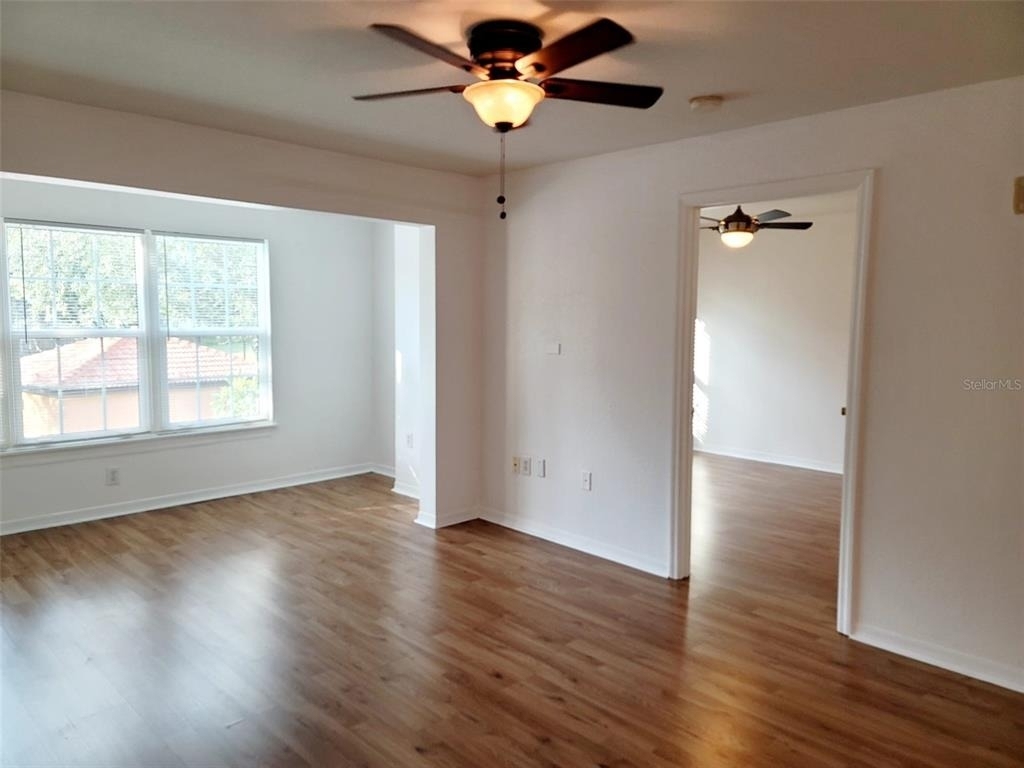 5475 Vineland Road - Photo 10