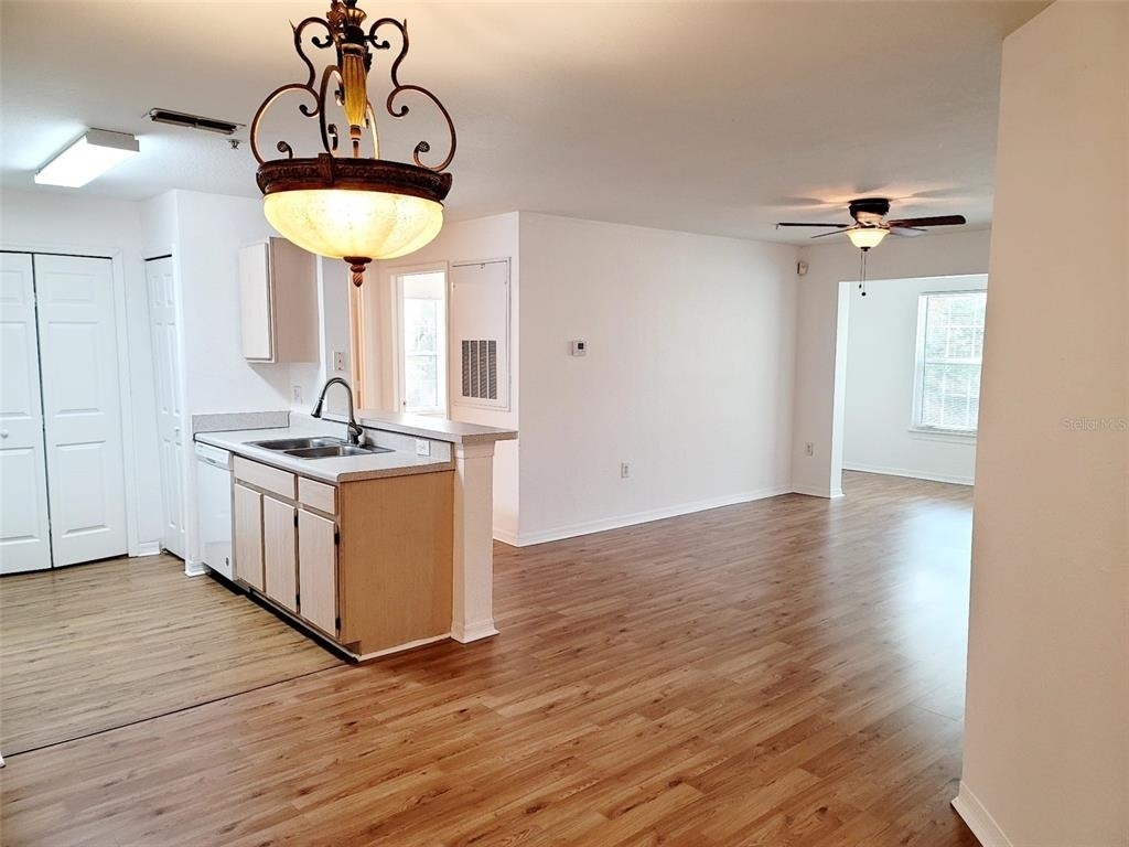 5475 Vineland Road - Photo 6