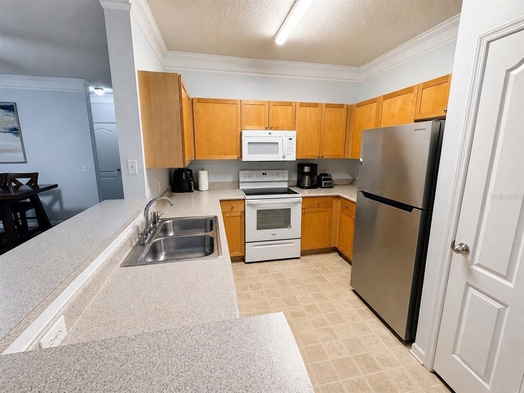 8848 Villa View Circle - Photo 6