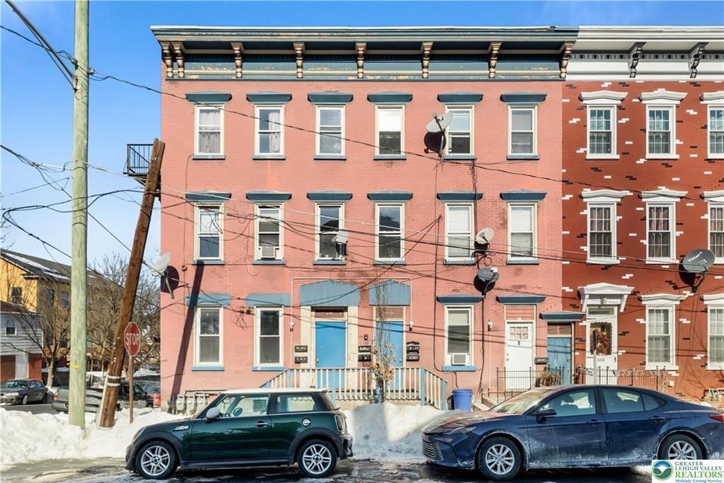697 Ferry Street - Photo 0