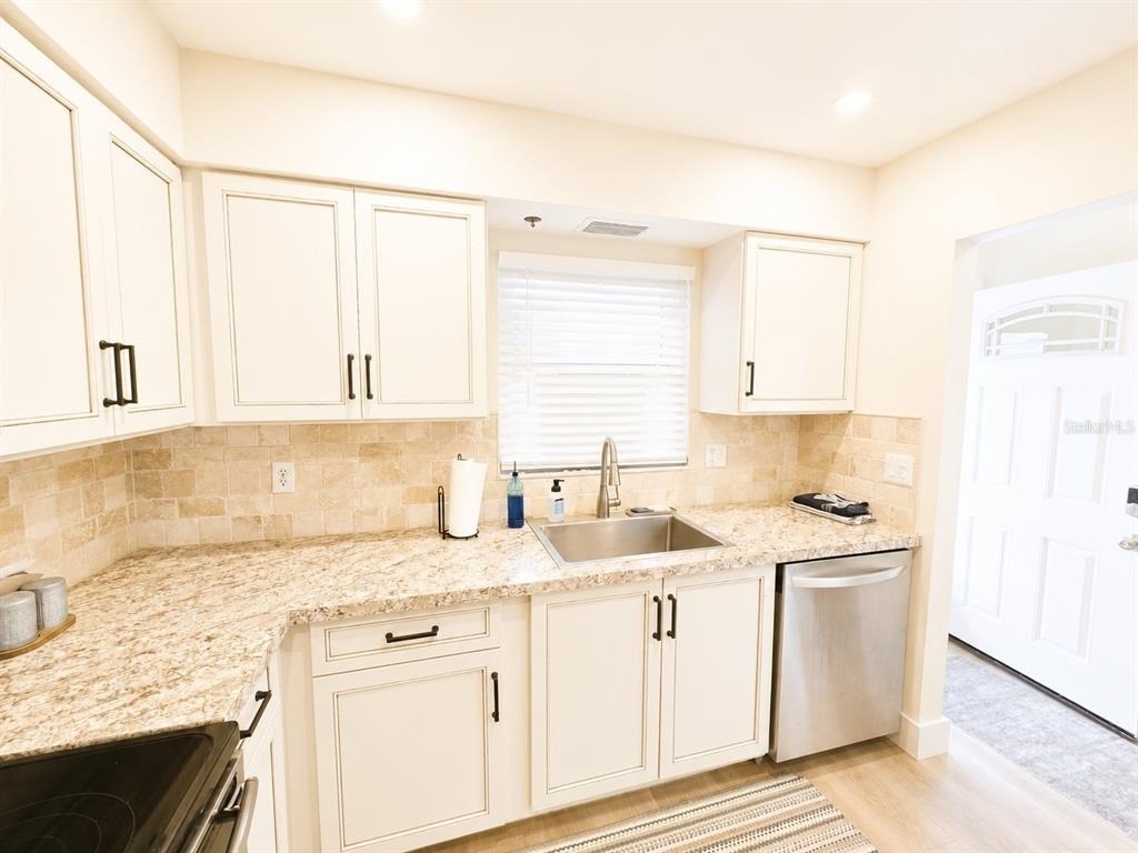 9718 Hernando Court - Photo 16