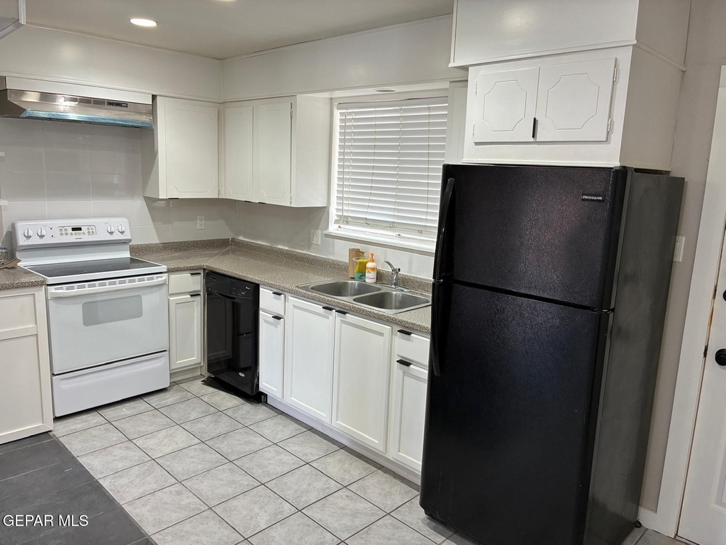 6509 Escondido Drive - Photo 3
