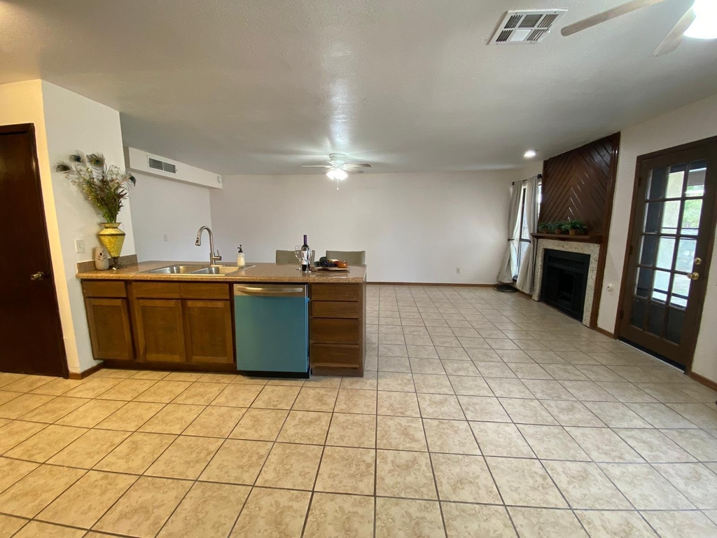 215 Mulberry Avenue - Photo 12