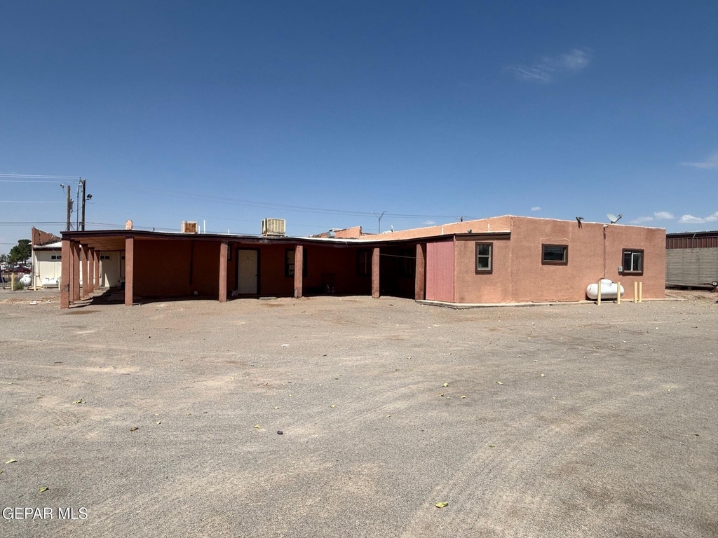 14260 Montana Avenue - Photo 0