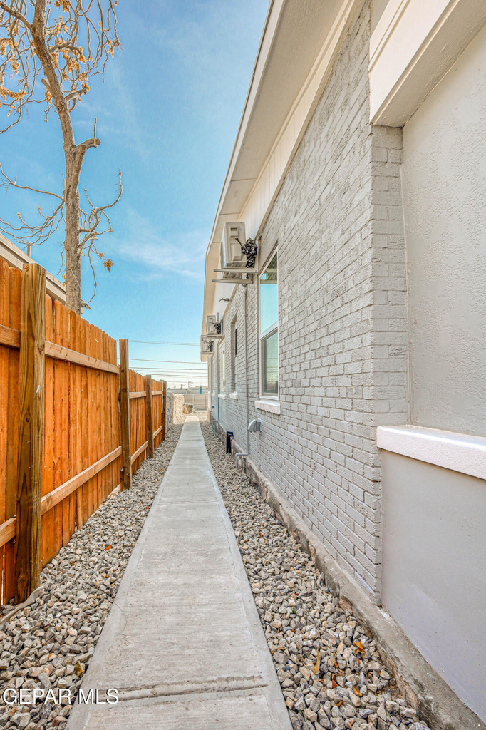 3622 Douglas Avenue - Photo 3