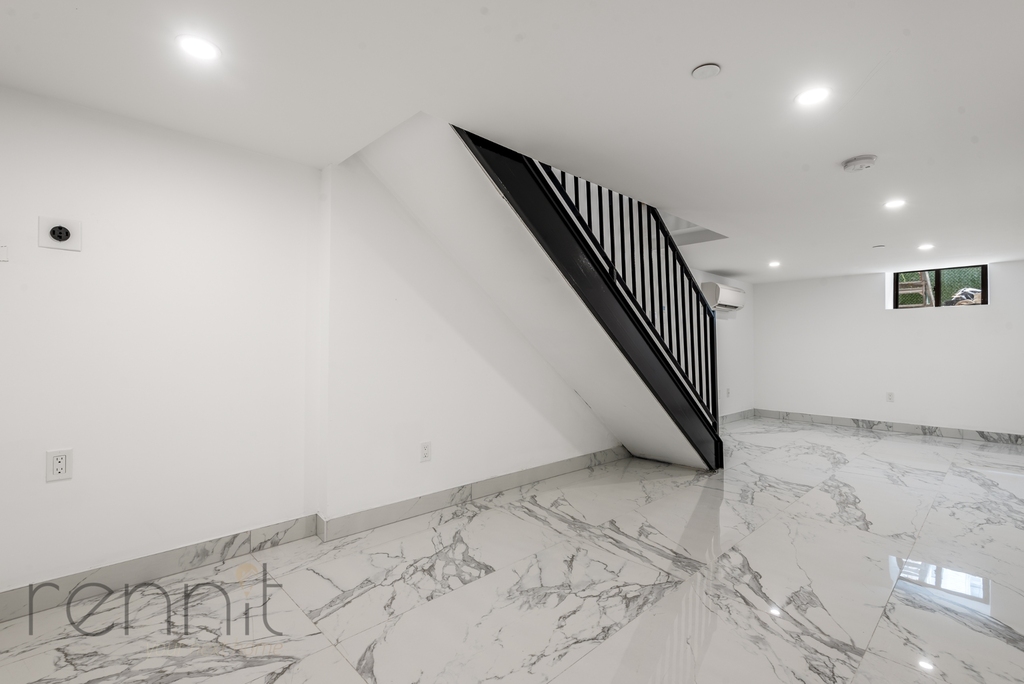 298 Stockholm Street - Photo 6