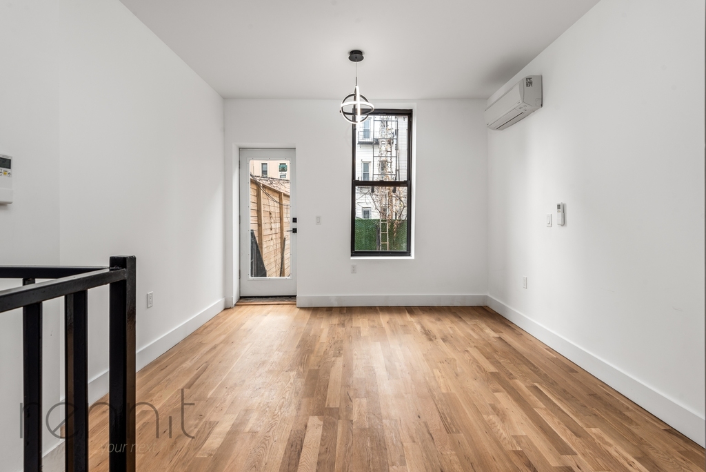 298 Stockholm Street - Photo 4