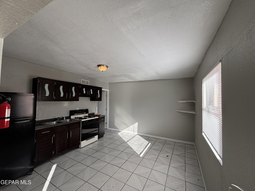 14260 Montana Avenue - Photo 3
