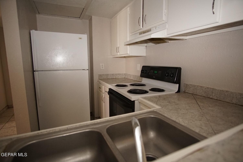 4700 Maxwell Avenue - Photo 5