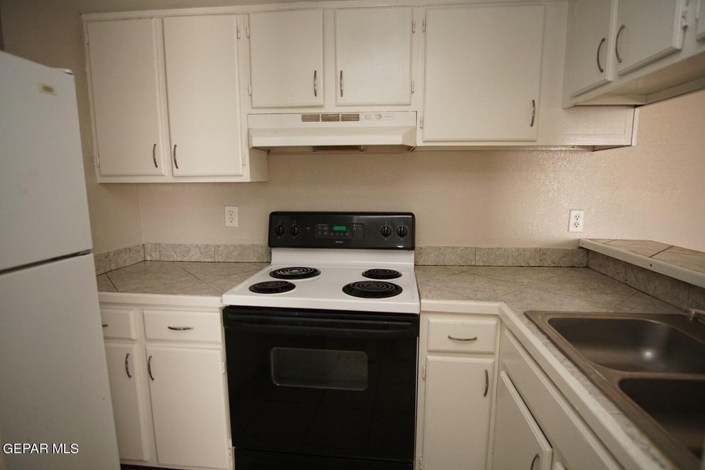 4700 Maxwell Avenue - Photo 6
