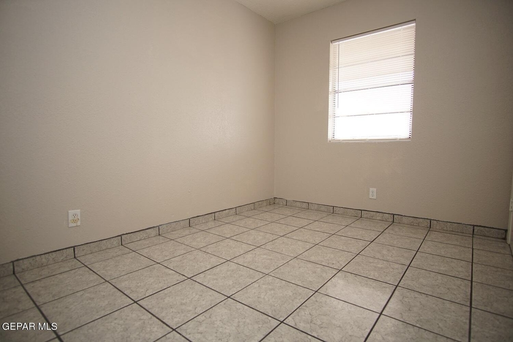 4700 Maxwell Avenue - Photo 7