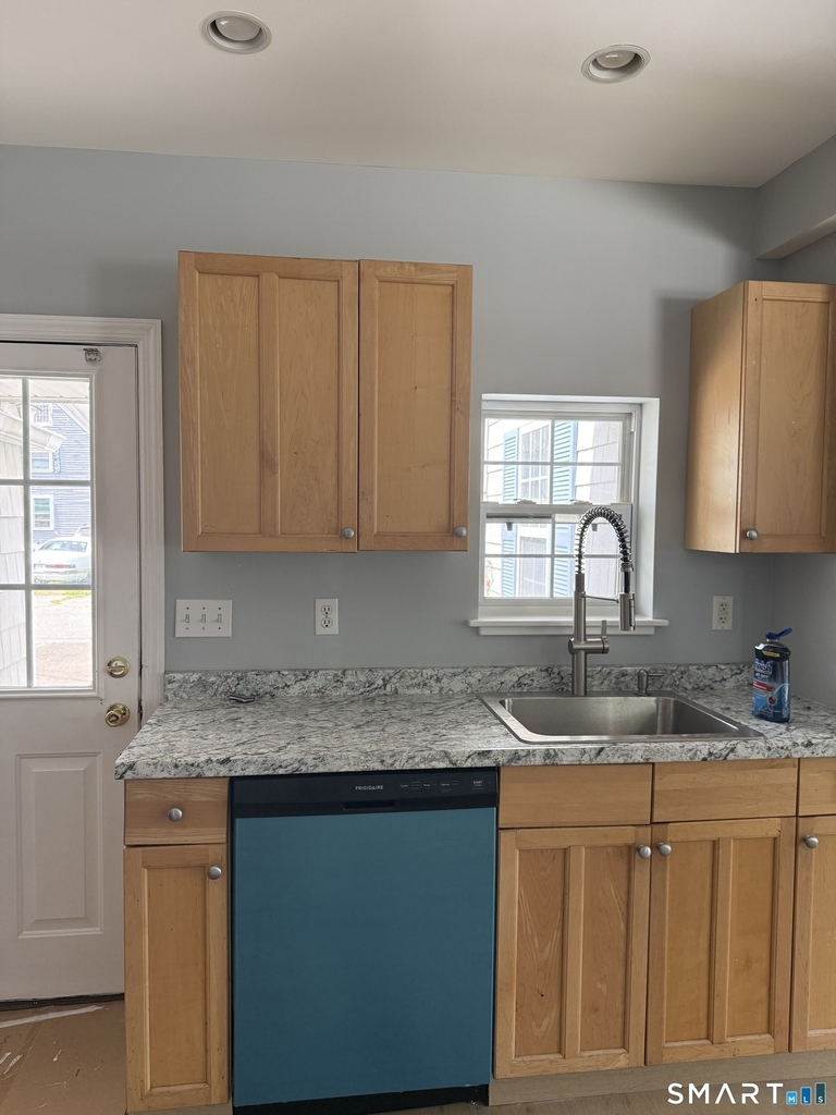284 Linwood Avenue - Photo 13