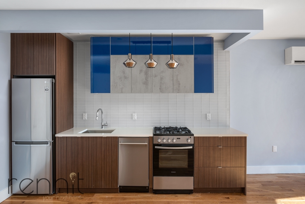 56 Ainslie Street - Photo 2