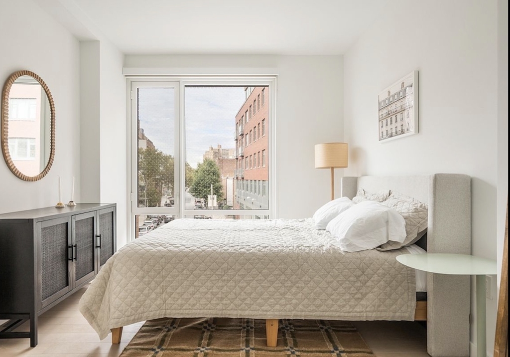 1 Bedroom Nostrand Avenue - Photo 2