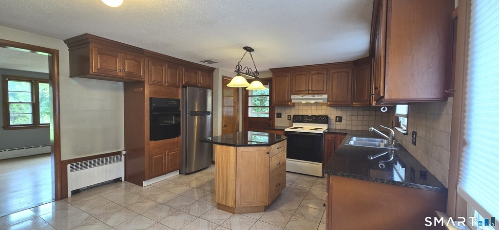 453 Strickland Street - Photo 8