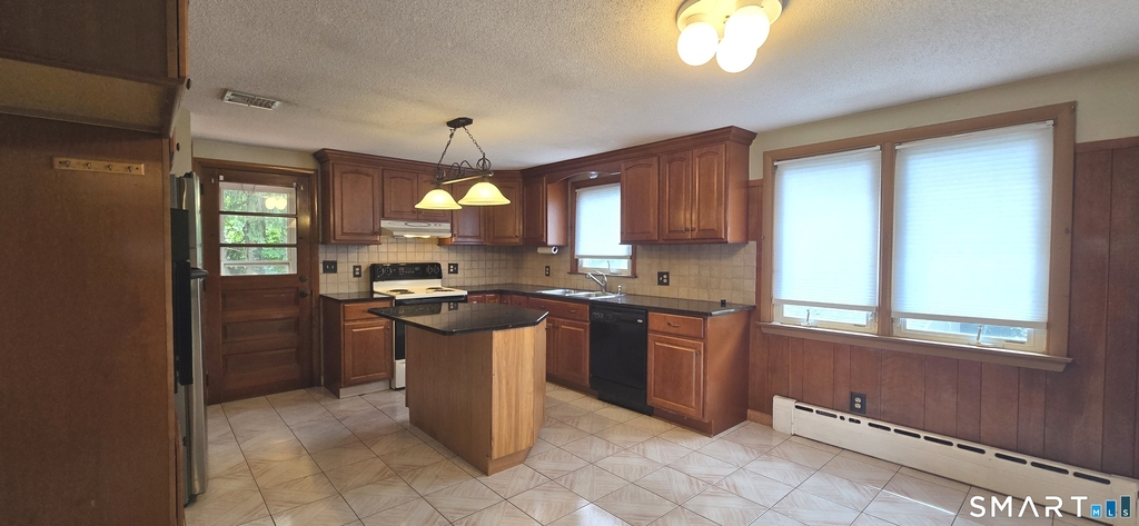 453 Strickland Street - Photo 7