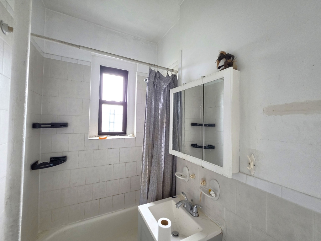 21-15 33rd Street - Photo 4