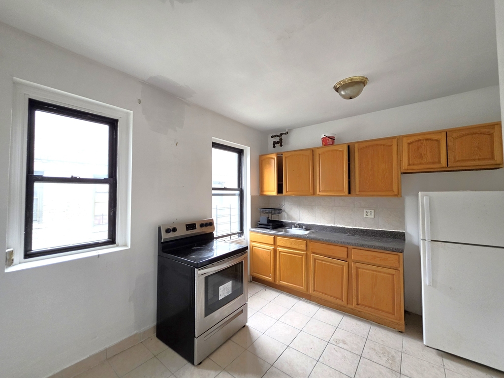 21-15 33rd Street - Photo 0