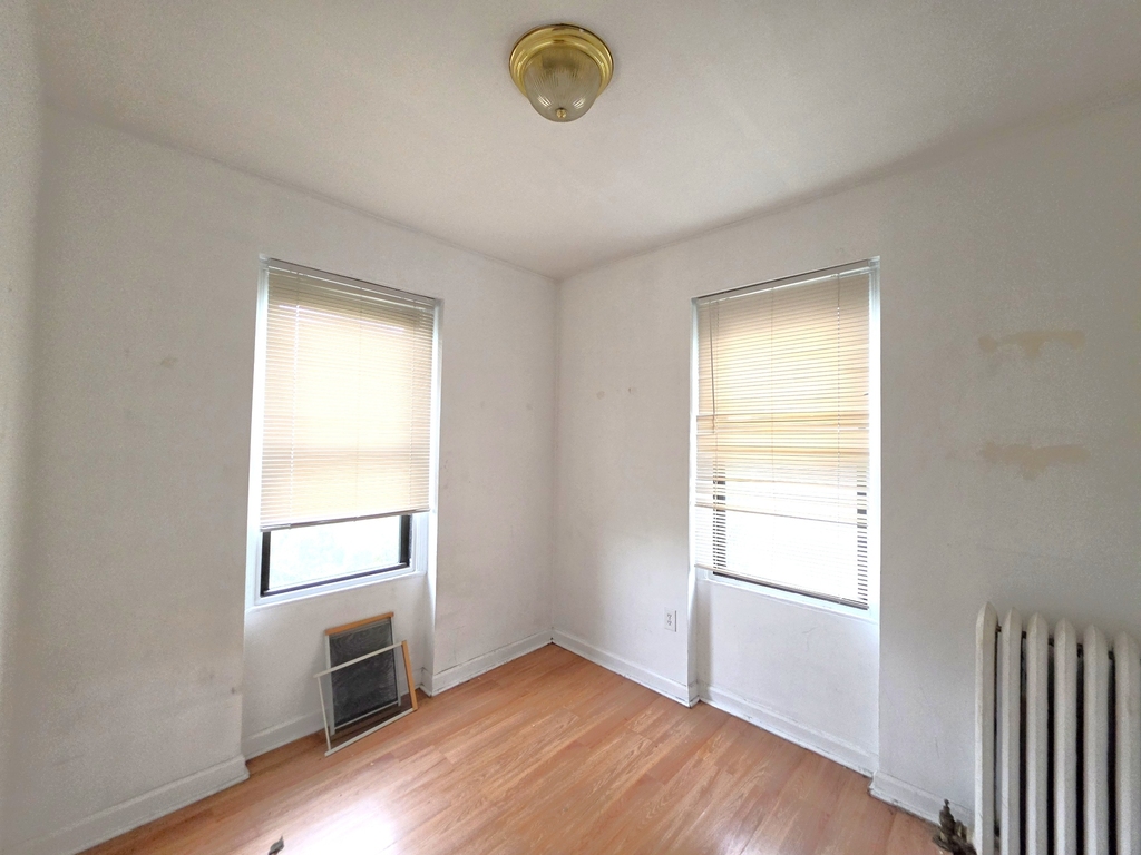 21-15 33rd Street - Photo 3