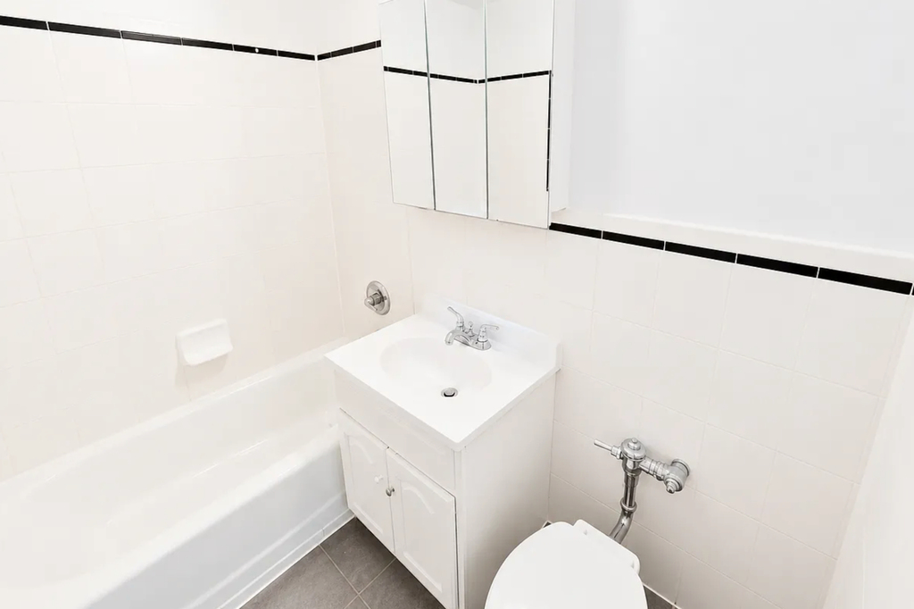 340 East 58th Street - Photo 4