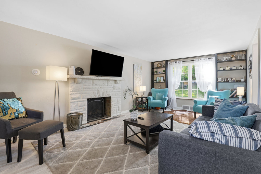 739 Crystal Drive - Photo 2