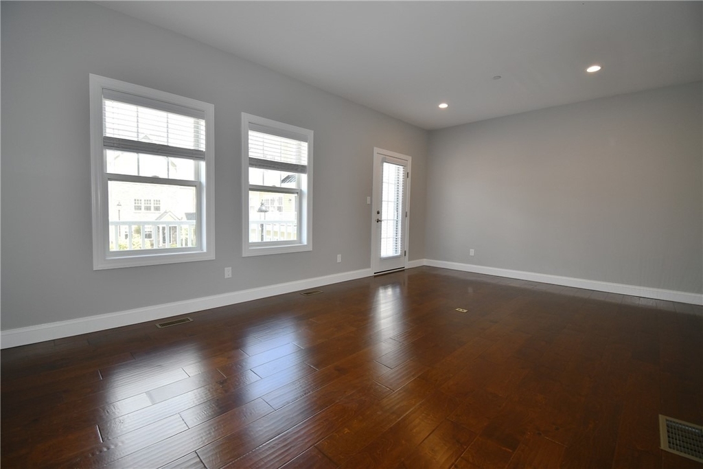 212 Park Pl - Photo 3