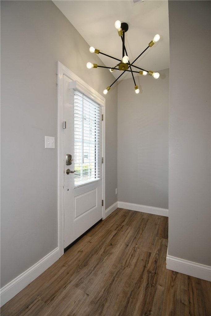 212 Park Pl - Photo 1