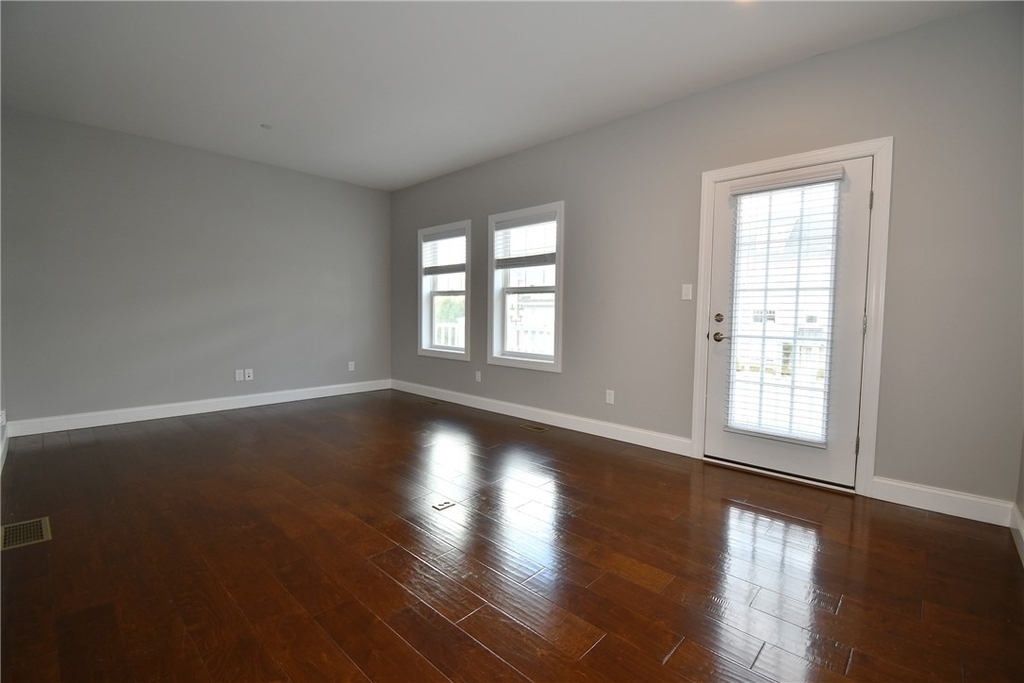212 Park Pl - Photo 2