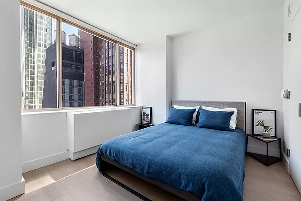 320 West 38th Street - Photo 1