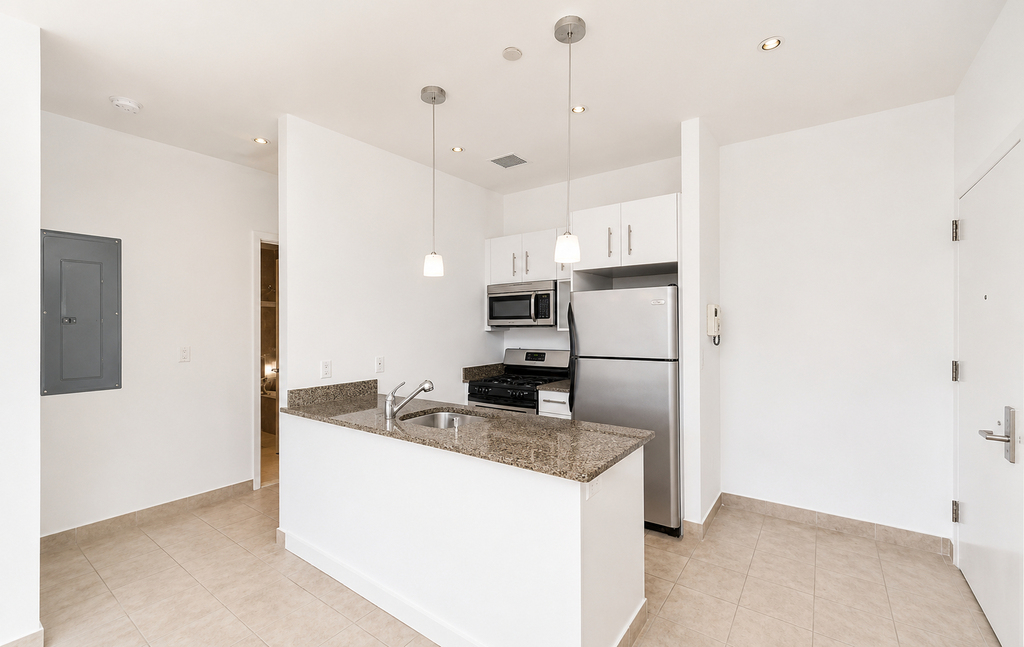 110 4th Ave. 3E - Photo 2