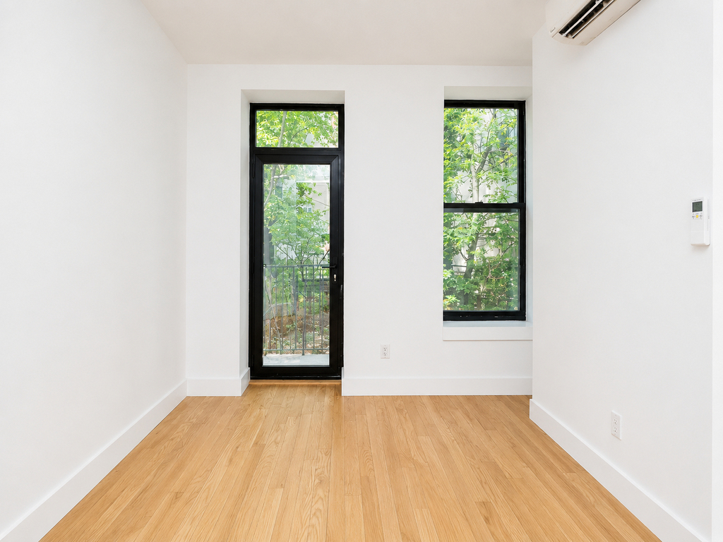 1027 Putnam Avenue - Photo 0