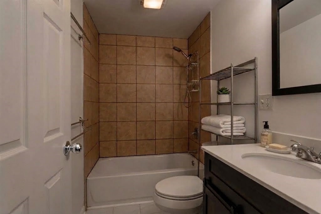 244 Robinson St - Photo 1