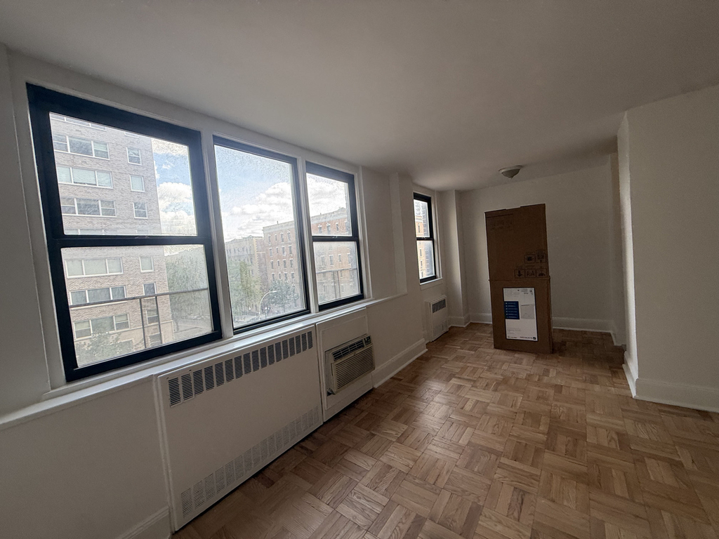 435 East 79th Street - Photo 2