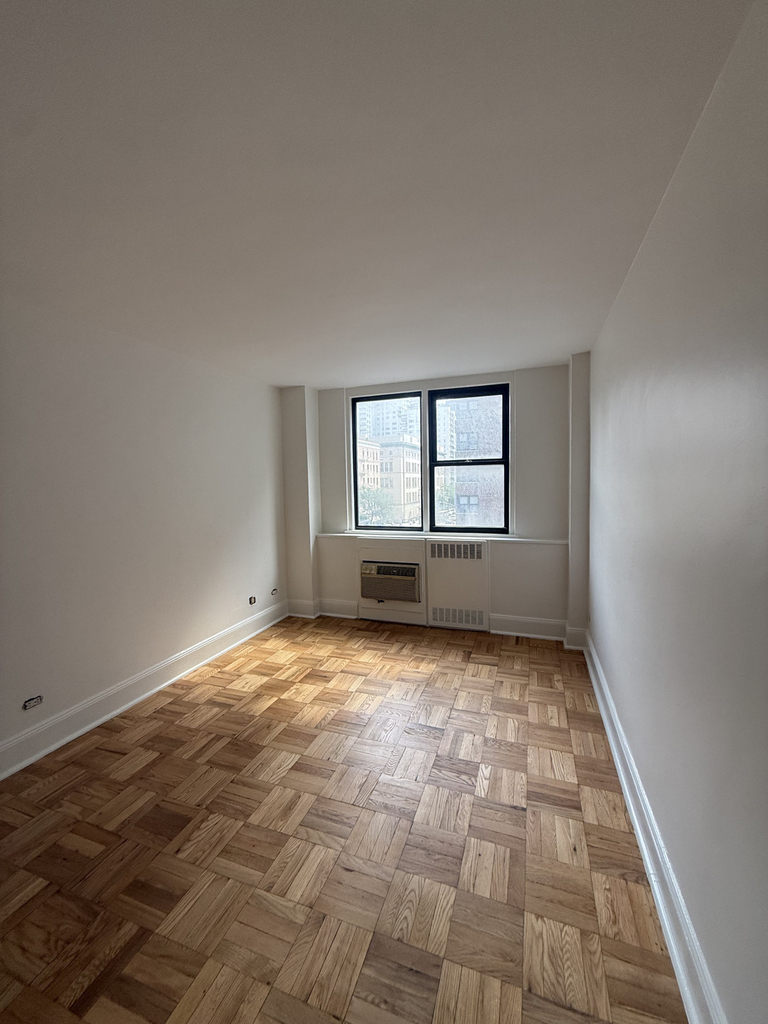 435 East 79th Street - Photo 4