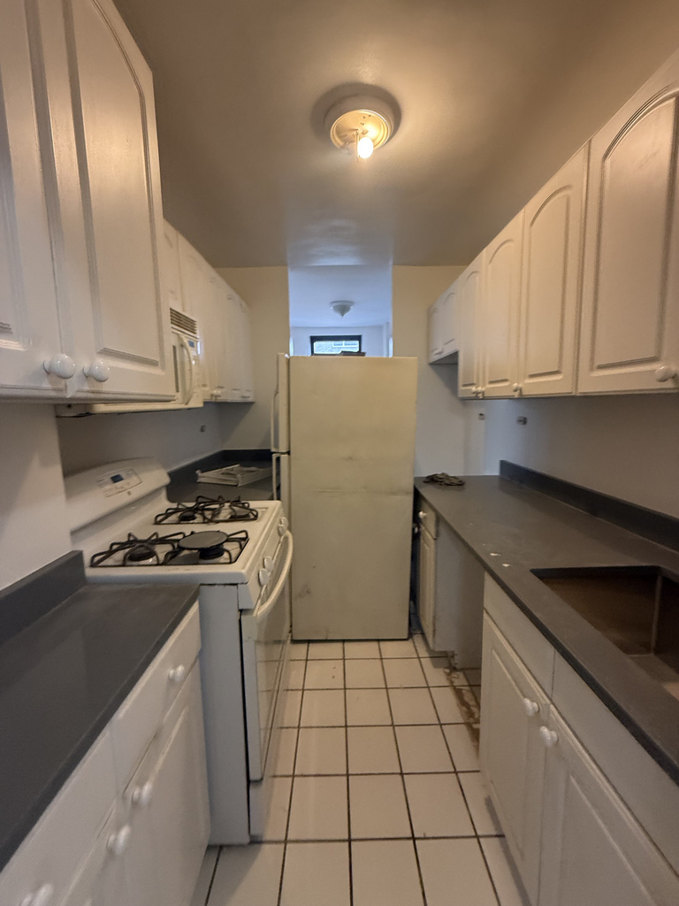 435 East 79th Street - Photo 3