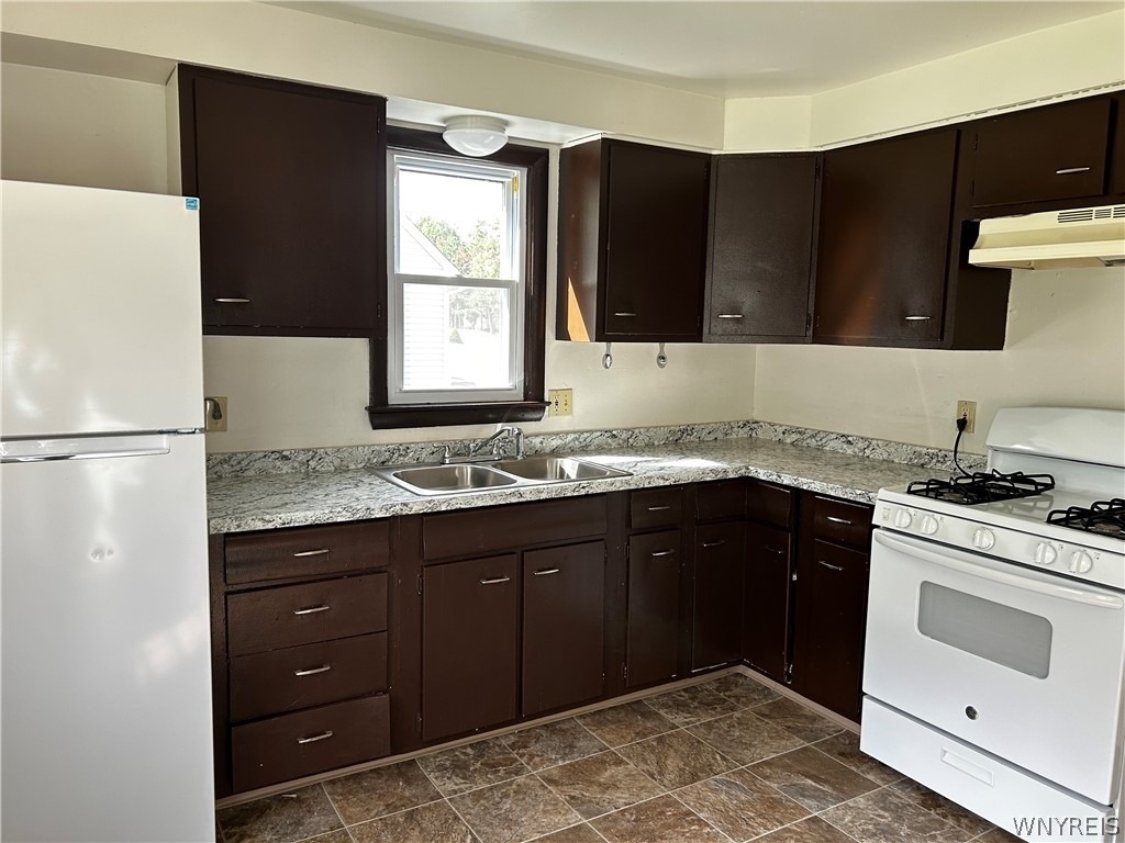 3319 Mckinley Parkway - Photo 1