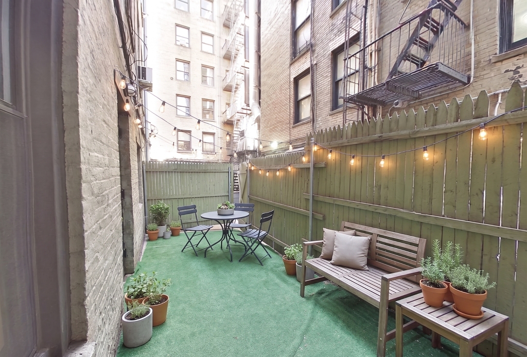 West 11th ST  - Photo 7