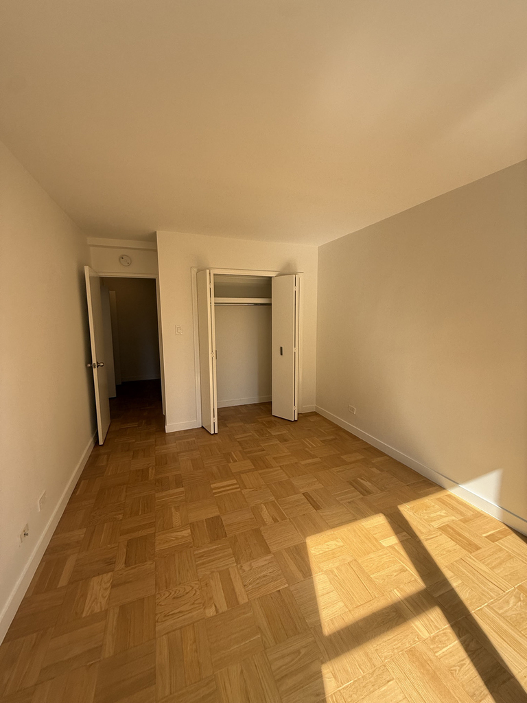 435 East 79th Street - Photo 9