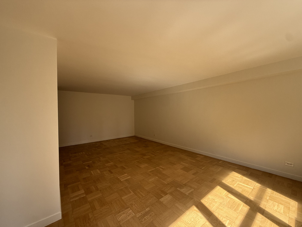 435 East 79th Street - Photo 3