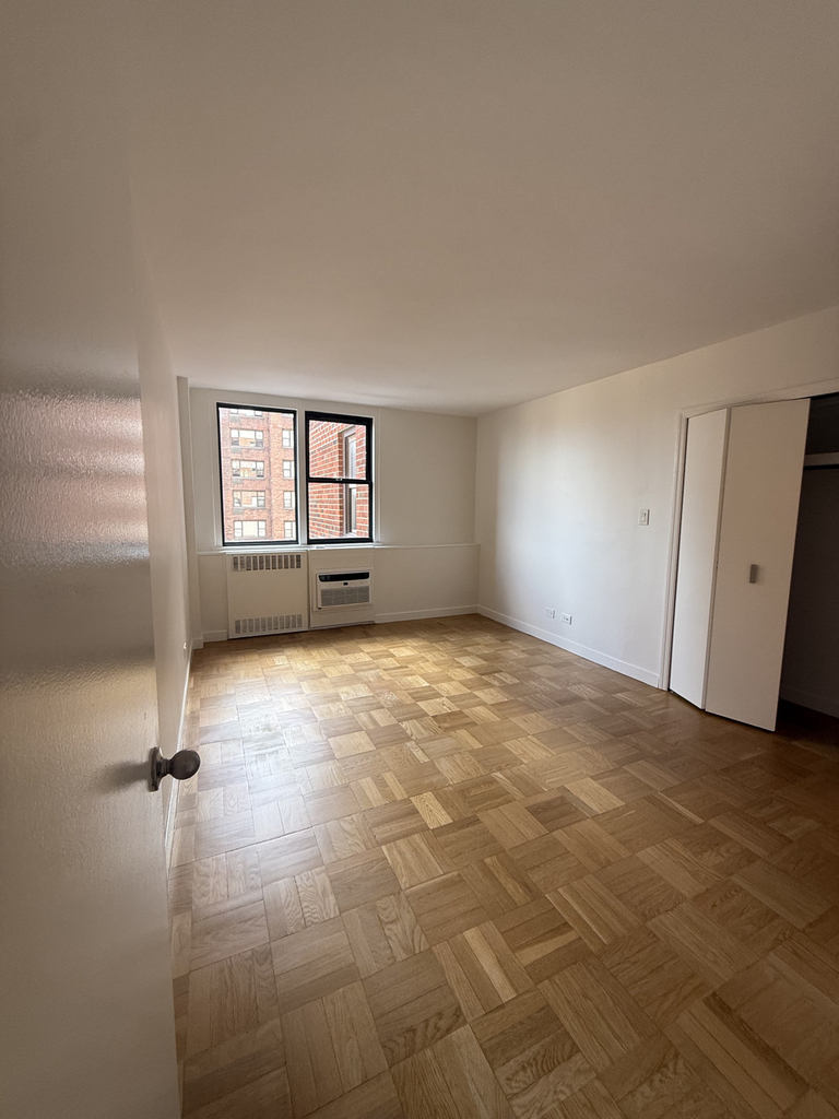 435 East 79th Street - Photo 10
