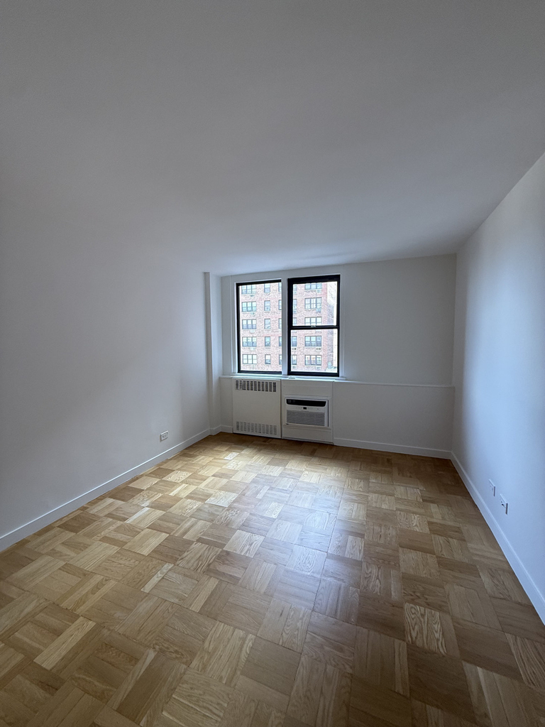 435 East 79th Street - Photo 12