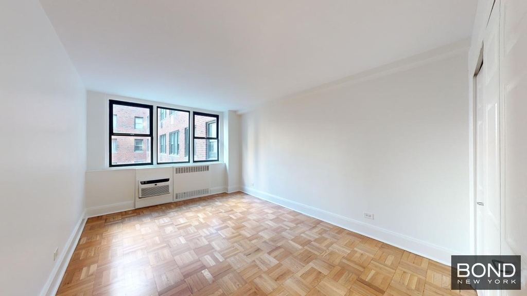 East 79th Street - Photo 2