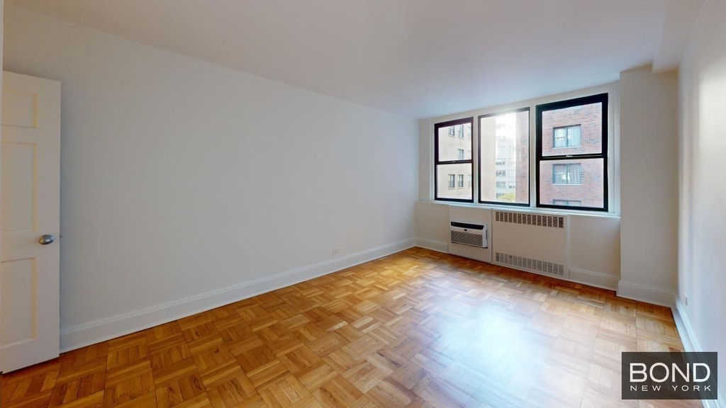 East 79th Street - Photo 7