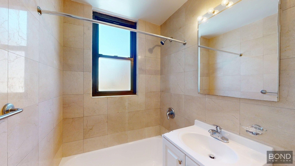 East 49th Street - Photo 4