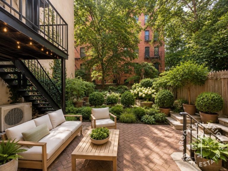 Monroe Place - Photo 0