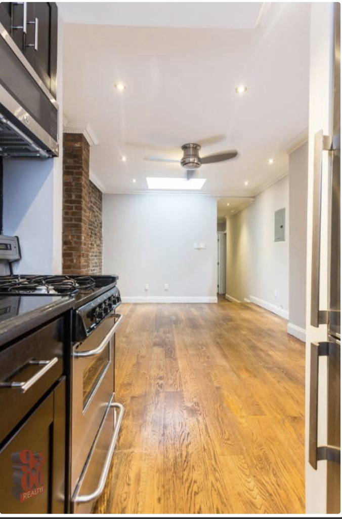 437 West 53rd Street - Photo 8